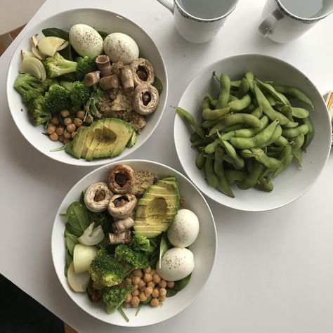 Buddha bowl(broccolispinacheggsavocadomushroomsquinoachickpeaonion)  edamame #food #healthy #healthyfood Edamame Bowl, Bowl Aesthetic, Edamame Hummus, Mushroom Quinoa, Hummus Bowl, Spinach Egg, Buddha Bowl, Food Healthy, Edamame