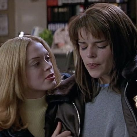 tatum riley & sidney prescott from scream. Scream Tatum And Sidney, Sidney Prescott And Tatum, Tatum And Sidney Scream Matching Pfp, Sidney And Tatum Scream, Sydney And Tatum Scream, Tatum And Sidney Scream, Scream 2 Sidney Prescott, Sidney And Tatum Matching Pfps Scream, Tatum And Sidney