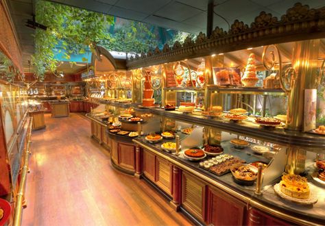 Les Grands Buffets, one of the 'top 10 luxury buffets in the world' by China.org.cn. Spring Buffet, Vegas Decorations, Buffet Table Settings, Calgary Restaurants, Las Vegas Buffet, Fruit Buffet, Garden Party Recipes, Kitchen Eating Areas, Garden Court