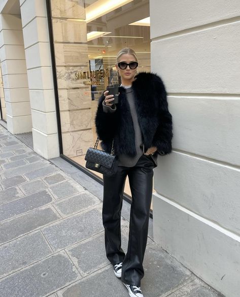 Shearling Biker Jacket Outfit, H&m Leather Jacket, Winter Nyc Outfits Night, Chicago Going Out Outfits Winter, Winter Street Style Nyc, Camel Colored Boots Outfit, Short Fur Coat Outfit Classy, Fur Black Coat Outfit, Cropped Black Fur Coat Outfit