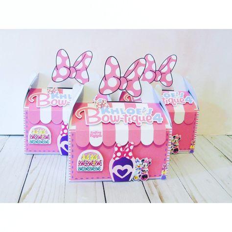 Our Minnie Mouse Treat Boxes are the cutest party decoration for any birthday girl. They come personalized with the birthday girl's name and age, and they're both spacious and adorable. The girls love these! A matching party is not complete without them! The treat boxes size is 6 inches. Minnie Boutique, Minnie Mouse Favors, Minnie Mouse Birthday Party, Baby Birthday Cakes, Gable Boxes, My Son Birthday, Virginia Beach Va, Minnie Mouse Party, Minnie Mouse Birthday