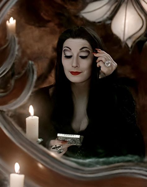 Angelica Houston, Addams Family 1991, Morticia And Gomez Addams, Gomez And Morticia, Gomez Addams, Addams Family Costumes, Anjelica Huston, The Rocky Horror Picture Show, Morticia Addams