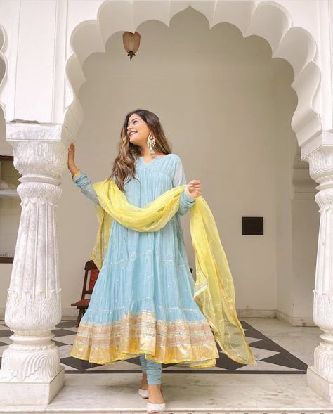 Kritika Khurana Indian Outfits, Indian Wedding Guest Dress, Kritika Khurana, Alia Cut, Indian Wedding Fashion, Pakistani Couture, Simple Kurta Designs, Casual Indian Fashion, Long Kurti Designs