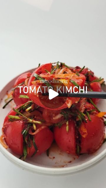 Tomato Kimchi, Mild Kimchi, Korean Radish Kimchi Recipe, Radish Kimchi Recipe Maangchi, Traditional Kimchi, Korean Food Kimchi, Korean Kimchi, Tomato Dishes, Korean Dishes