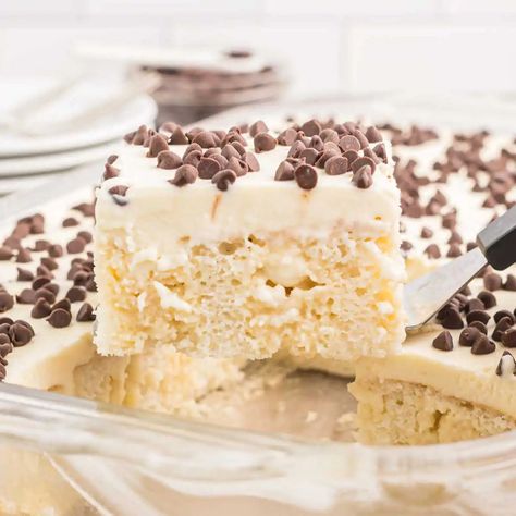 Cannoli Poke Cake Cool Whip Cream Cheese Frosting, Cannoli Poke Cake, Cannoli Desserts, Easy Dessert Dips, Cheese Frosting Recipe, Crockpot Dessert Recipes, Easy Holiday Desserts, Homemade Pudding, Easy Gluten Free Desserts