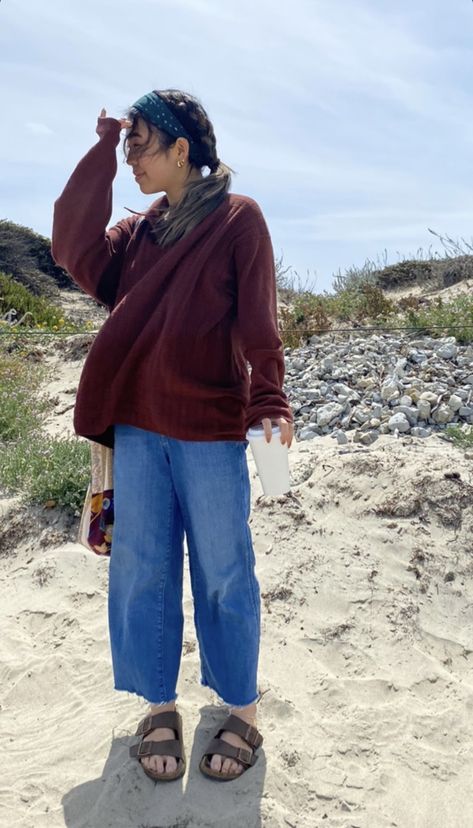 Baggy Beach Outfit, Outdoorsy Style Women Outfits, Granola Dress Outfit, Oregon Beach Outfit, Lululemon On The Fly Pant Outfit, Granola Mom Outfits, Synchilla Outfit, Comfy Granola Outfits, Crunchy Outfits