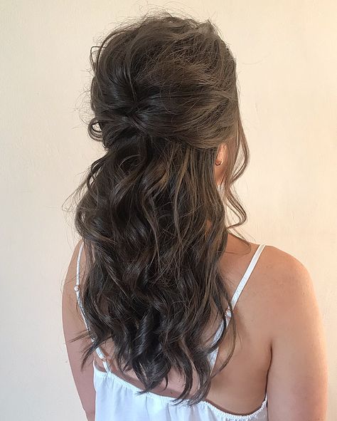 Half Up Half Down Textured Hair, Half Up Half Down Moh Hair, Wavy Hairstyles Wedding Guest, Half Up Textured Hair, Half Up Half Down Hair Volume, Messy Half Up Half Down Wedding, Volumised Half Up Half Down, Prom Hair With Bangs, Wavy Hair Pulled Back Half Up