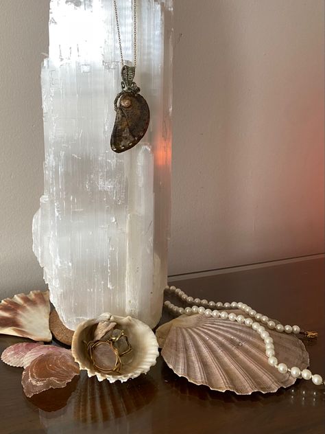 Mermaid Home Aesthetic, Mermaidcore Aesthetic Room, Mermaidcore Room, Siren Room, Venusian Energy, Mermaidcore Aesthetic, Lady Aphrodite, Seashell Mermaid, Aphrodite Aesthetic