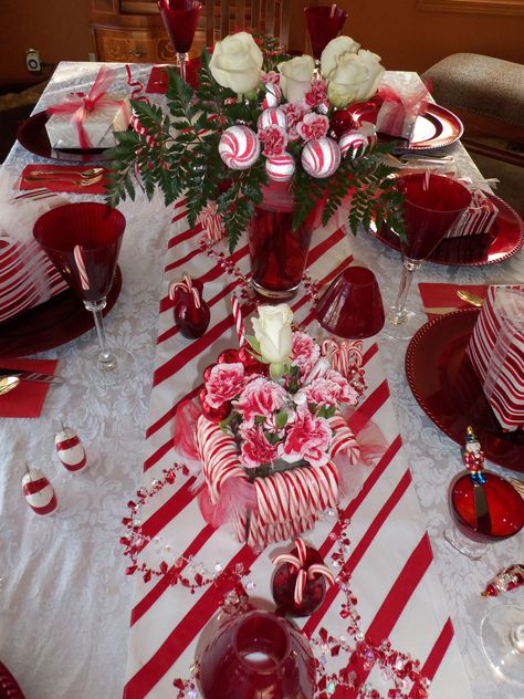 2011. Christmas candy cane table Candy Christmas Table Decor, Christmas Teas, Candy Table Decorations, Christmas Table Decorations Diy, Luxury Picnic, Table Decorating, Peppermint Christmas, Christmas Party Themes, Red White Christmas