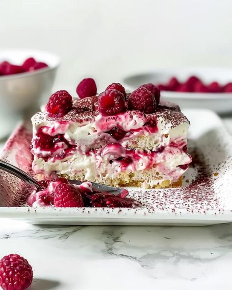 Raspberry Tiramisu Recipe Tarimisu Recipe, Key Lime Pie Cake, Raspberry Recipes Dessert, Raspberry Tiramisu, Raspberry Puree, Mascarpone Recipes, Mascarpone Dessert, Raspberry Desserts, Tiramisu Dessert