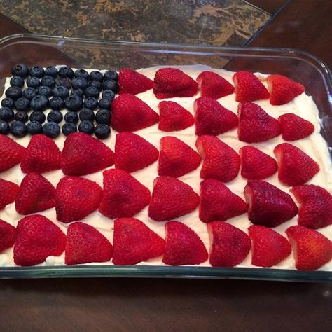 Flag Cake Recipe, Chocolate Graham Cracker Crust, Flag Cake, Chocolate Crust, Baked Cheesecake Recipe, 4th Of July Desserts, Chocolate Graham Crackers, Bake Cheesecake, No Bake Cheesecake