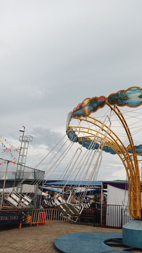 Kincir angin #instastory #wahana #hiburan Ferris Wheel, Fair Grounds, Travel