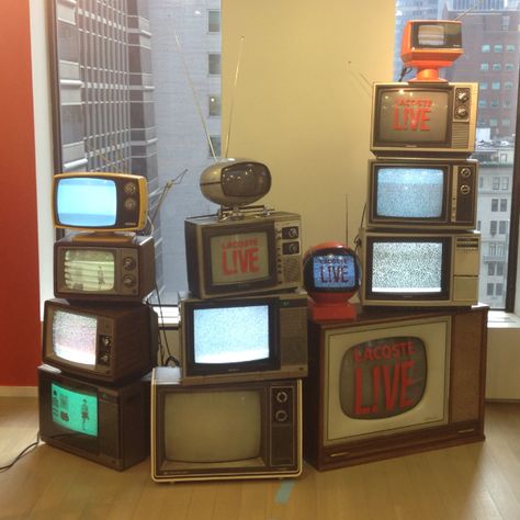 Old TV'S- mine was the third from the bottom on the right.I was so proud!I had to sit 6 inches away to see what was going on on TV. Old Tv Ideas, Old Tv Aesthetic, Velvet Restaurant, Old School Tv, Television Art, Tv Nook, School Tv, 80s Tv, Cardboard Box Crafts