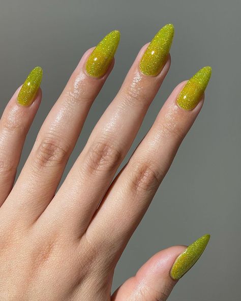 Chartreuse Nails, Funky Nail Ideas, Long Almond Nails, Chrome Nail Powder, Gel Nail Art Designs, Gelish Nails, Cat Eye Nails, Trendy Nail Design, Minimalist Nails