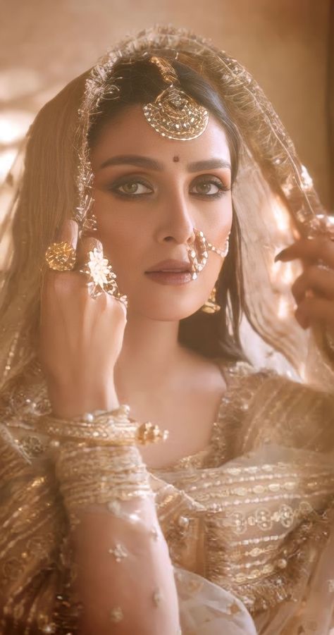 Umrao Jaan, Flowers Hairstyle, Bridal Campaign, Wedding Lengha, Unusual Outfits, Pakistani Makeup, Bridal Makeup Images, Gotta Work, Ayeza Khan