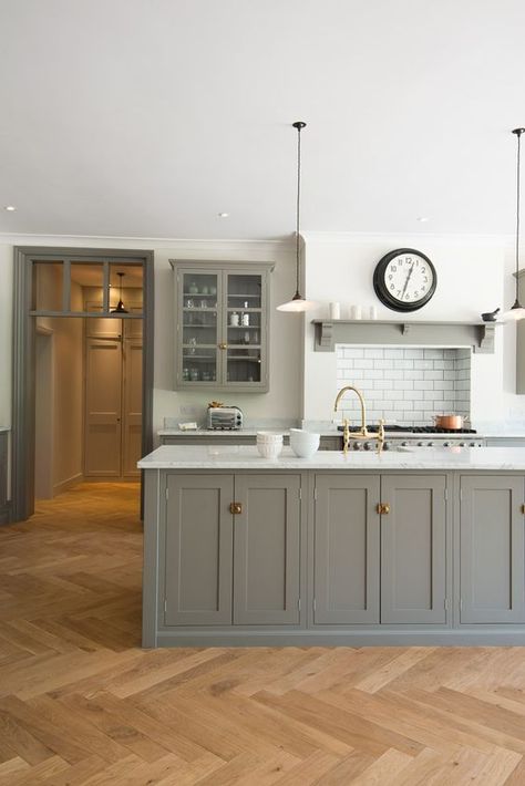 Devol Shaker Kitchen, Серая Кухня, Devol Kitchens, Versace Home, Shaker Kitchen, Grey Kitchens, Kitchen Diner, Grey Kitchen, Large Kitchen