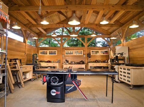 My first timber frame building.  A 20' x 32' workshop.  All western red cedar timbers were 'beach logged' (down-dead trees) collected off the beaches of Southeast Alaska. Special thanks to... Dream Workshop, Work Shop Building, Work Shops, Plan Garage, Wood Workshop, Timber Frame Building, Woodworking Garage, Workshop Plans, Woodworking Shop Layout