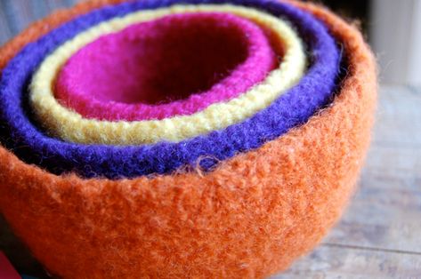 Felt Bowl, Felted Nest, Tovad Ull, Felted Bowls, Knit Projects, Knit Basket, Felted Slippers, Knitted Wit, Nesting Bowls