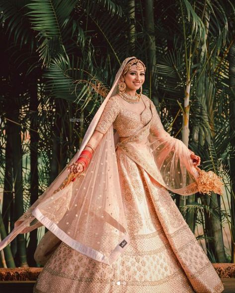 Pastel Bridal Lehenga, Lehenga Sabyasachi, भारतीय दुल्हन संबंधी, Peach Lehenga, Goa Wedding, Sabyasachi Mukherjee, Sabyasachi Bride, Stylish Kurtis Design, Bridal Lehenga Designs