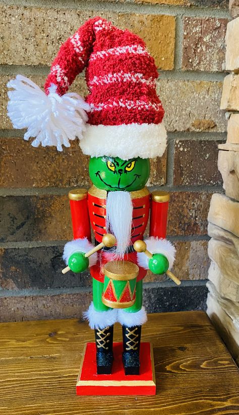 Nutcracker Shutters, Diy Grinch Nutcracker, Grinch Nutcracker Diy, Grinch Nutcracker, Grinch Crafts Diy, Grinch Diy, Christmas Holiday Crafts, Nutcracker Ideas, Doctor Doll