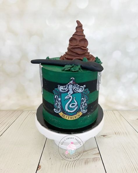 Slytherin Birthday Cake, Slytherin Cake, Sorting Hat Cake, Jasmine Cake, The Sorting Hat, 13 Birthday, Hat Cake, House Cake, Mini Cakes Birthday