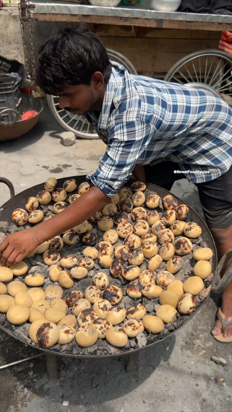 Traditional Litti Chokha Making on Cow Dung Cakes | Traditional Litti Chokha Making on Cow Dung Cakes at Birchand Patel Path, Patna | By Street Food Recipes Litti Chokha Recipe, Litti Chokha, Street Food Recipes, Patna Bihar, Business Ideas, Street Food, Cow, Cake, Quick Saves