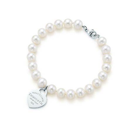 Return to Tiffany™ pearl bracelet Inspired by a design from 1969, this celebrated collection bears an inscription that reminds one that there's no place like Tiffany. Tiffany Pearls, Tiffany And Co Bracelet, Tiffany And Co Jewelry, Tiffany Bracelets, Tiffany Jewelry, Freshwater Pearl Bracelet, Tiffany And Co, Small Heart, Dream Jewelry