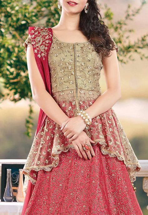 latest lehenga blouse designs. best wedding lehenga choli blouse designs. #blousedesigns #lehengablouse #designs #fashion #style #women #blouselehena #lehengacholi #Bollywood #FashionBollywood Long Saree Blouse Designs, Latest Lehenga Blouse Designs, Choli Blouse Design, Long Blouse Designs, Gold Lehenga, Lehenga Choli Designs, Lehnga Dress, Lehenga Blouse Designs, Choli Designs