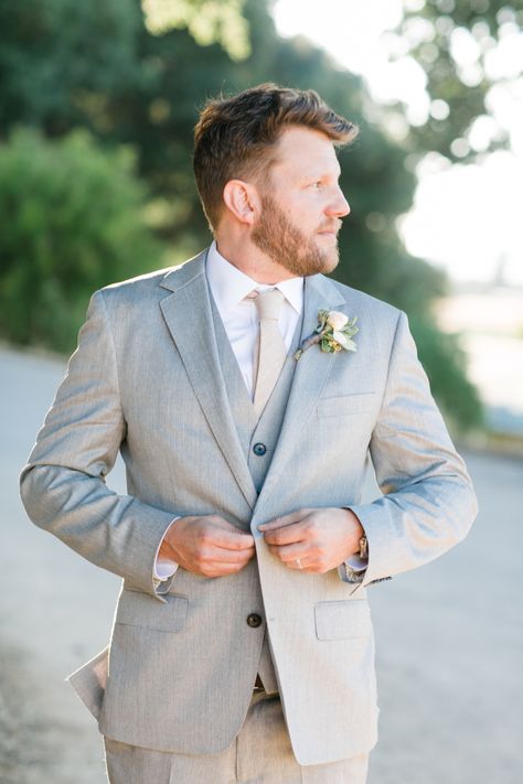 Light Grey Groom Suit, Light Gray Suit, Champagne Wedding Gown, Gray Suits, Groom Suit Grey, Grey Suit Wedding, Barn Wedding Photography, Light Grey Suits, Groom Ties