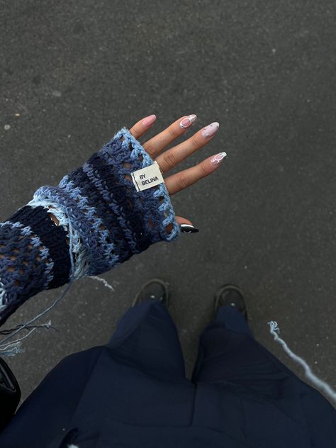 Denim Crochet Ideas, Blue Crochet Aesthetic, Knitted Gifts Ideas, Blue Crochet Ideas, Fingerless Gloves Outfit, Blue Crochet Sweater, Blue Crochet Top, Crochet Fingerless Gloves Free Pattern, Crochet Photography