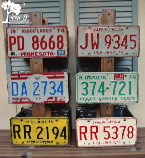 Diy License Plate, Repurposed Home Decor, License Plate Ideas, Unusual Planter, Headboard Benches, Old License Plates, Chevron Headboard, Plate Shelves, Garden Spheres