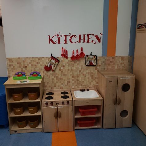 Toddler classroom Kitchen Area Kitchen Area Preschool, Preschool Kitchen Center, Classroom Vibes, Preschool Classroom Setup, Classroom Arrangement, Kitchen Setup, Toddler Kitchen, Life Skills Classroom, Lab Activities