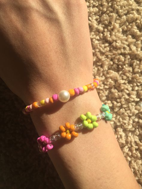 Pulseras Aesthetic, Bracelet Pearls, Happy Face, Business Ideas, The Day, Bracelet, Beads, Flowers