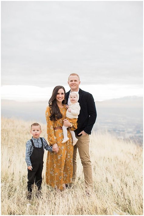 Salt Lake Family Photographer Family Photos Fall, Family Photo Outfits Winter, Fall Family Outfits, Family Portrait Outfits, Fam Photos, Summer Family Pictures, Family Photoshoot Poses, Fall Family Portraits, Fall Family Photo Outfits