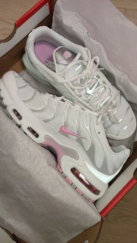 Shoes Snap, Nike Tns, Pop Culture Magazine, Pretty Sneakers, Nike Tn, Pretty Shoes Sneakers, Culture Magazine, Shoe Wishlist, Cute Nike Shoes