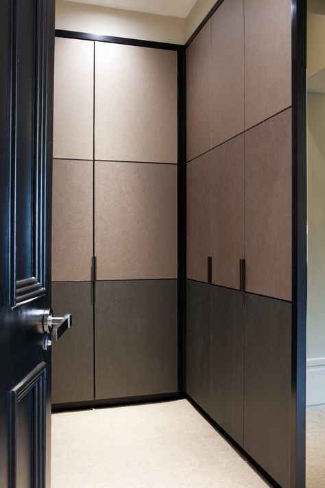 The Studio Harrods - Holland Park Luxury Apartment Wardrobe Shutter Design, Furniture Design Bedroom, Wardrobe Laminate Design, Bedroom Furniture Ideas, Wardrobe Design Modern, Indian Room Decor, Armoire Dressing, Closet Design Layout, Wardrobe Door Designs