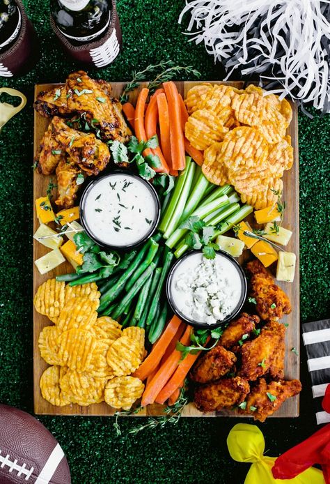 Make a Football Party Snack Board with classic and delicious game day party food. I'm combining quick and easy party appetizers with some healthy football snacks for an appetizer board that pleases the palate. Party Snack Board, Healthy Football Snacks, Football Party Food Appetizers, Football Party Snacks, Healthy Football, Easy Party Appetizers, Appetizer Board, Football Party Foods, Healthy Superbowl Snacks