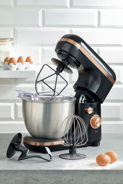 600W stand mixer with a 5L capacity and seven speed settings. Accessories includes painted die-casting AL beaters, a dough hook, a whisk and flash guard. Standing Mixer, Copper Stand, Kitchen Stand Mixer, Kitchen Appliances Design, Kitchen Necessities, Produk Apple, Gadgets Kitchen Cooking, Kitchen Equipment, Stand Mixer