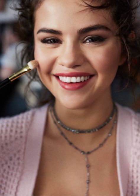 Selena Gomez Teeth, Selena Gomez Coach, Hollywood Singers, Selena Gomez Photoshoot, Selena Gomez Cute, Selena Gomez Pictures, Selena Gomez Style, Selena G, Flawless Beauty