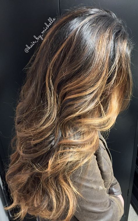 Carmel Balayage for dark hair Honey Blonde Balayage Dark Roots, Dark Root Balayage, Balayage For Dark Hair, Shadow Roots Hair, Balayage Colors, Carmel Balayage, Balayage Dark, Full Balayage, Blonde With Dark Roots