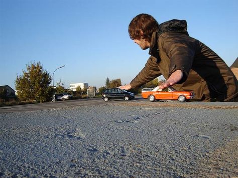 Hot wheels Optical Illusion Photos, Forced Perspective Photography, Amazing Optical Illusions, Perspective Pictures, Optical Illusions Pictures, Illusion Photos, Perspective Photos, Magazine Web Design, Illusion Pictures