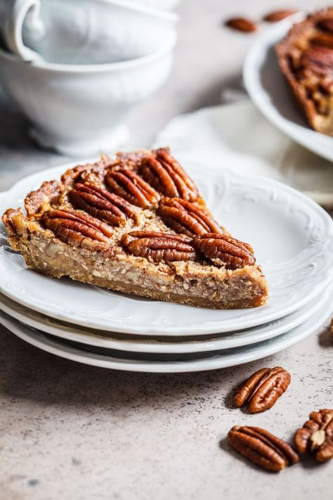 Paula Deen Pecan Pie Paula Deen Pecan Pie, Pecan Pie Paula Deen, Paula Deen Bread Pudding, Paula Deen Carrot Cake, Best Pecan Pie, Pecan Pie Easy, Hearty Snacks, Cinnamon Caramel, Baked Pie Crust