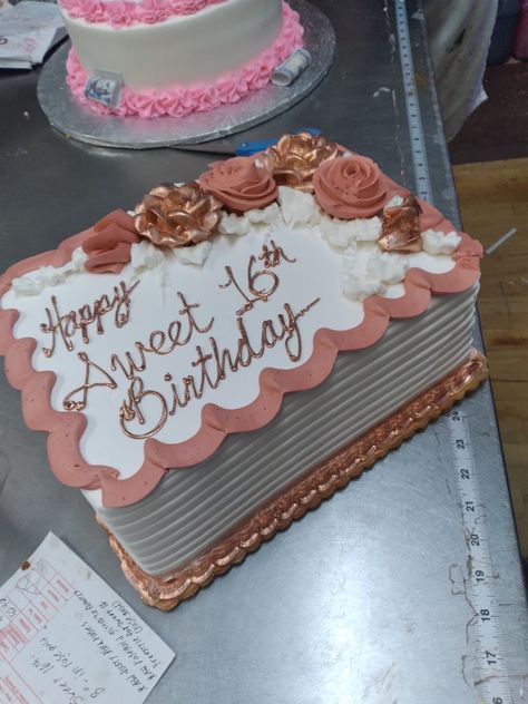 Rose Gold Sheet Cake Birthday, Rose Gold Sheet Cake, Sweet 16 Sheet Cake Ideas, Sweet 16 Sheet Cake, Pastel Media Plancha, Debut Cake 18th Elegant, Debut Cake 18th, Elegant Sheet Cake Designs, Sheet Cakes Decorated