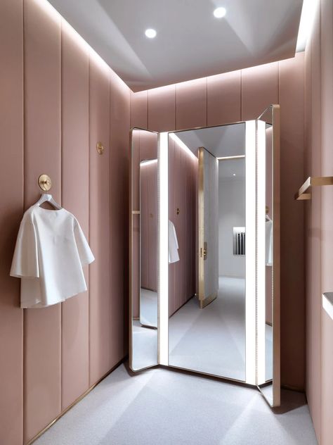 Universal Design Studio creates interior for J&M Davidson Changing Room Design, Retail Lighting, Interior Minimalista, Wardrobe Design Bedroom, Design For Home, Changing Room, Boutique Interior, Minimalist Interior Design, Studio Interior