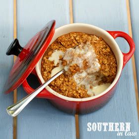 Secretly Skinny Gingerbread Baked Oatmeal Recipe - low fat, low sugar, gluten free, vegan, healthy, single serve, single serving, egg free Healthy Christmas Breakfast, Gingerbread Baked Oatmeal, Gingerbread Dessert Recipes, Easy Gingerbread Recipe, Healthy Pecan Pie, Baked Oats Recipe, Gingerbread Dessert, Baked Oatmeal Recipe, Vegan Gingerbread