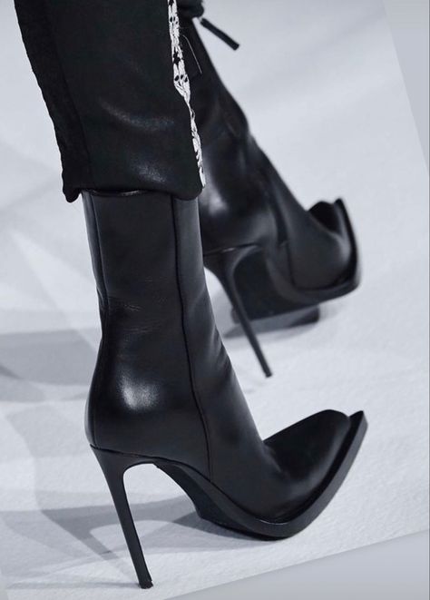 High Heeled Boots, Dr Shoes, Stephane Rolland, To Wear, Haider Ackermann, Stil Inspiration, Aesthetic Shoes, Shoe Closet, Vogue Runway