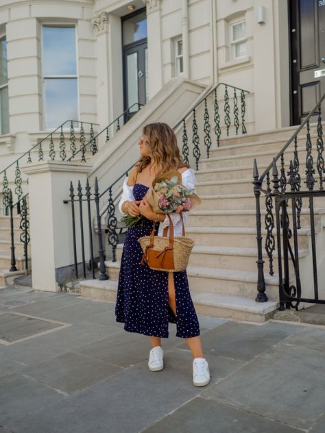 Parisian Style Spring, Parisian Summer Outfits, Paris Fashion Summer, Paris Summer Outfits, Pretty Spring Dresses, Parisian Outfits, Parisian Summer, Midsize Fashion, European Summer Outfits