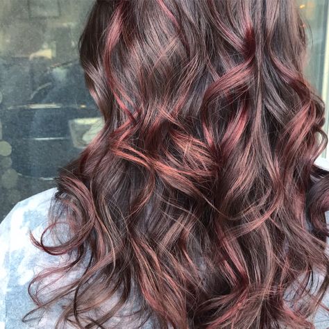 Burgundy Lowlights In Light Brown Hair, Light Brown Hair With Burgundy Highlights, Burgendy Highlights, Burgundy Highlights On Brown Hair, Brown Hair Beautiful, Burgundy Brown Hair, Wine Hair Color, Burgundy Highlights, Brown Wavy Hair