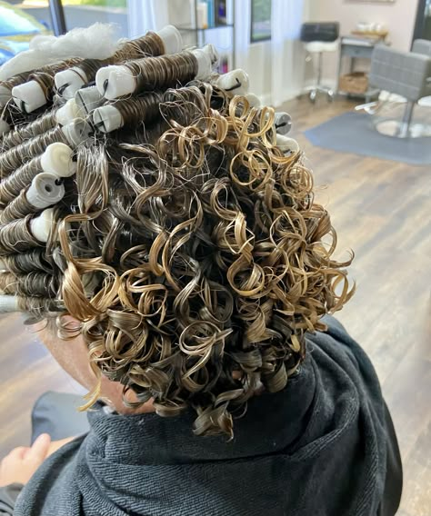 Hair Perms, New Perm, Short Permed Hair, Short Hair Ponytail, Bounce Curl, Hair Perm, Diy Haircut, Perm Rods, Midlength Haircuts