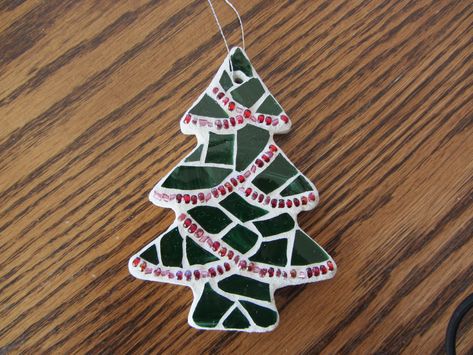 Mosaic Christmas tree ornament Mosaic Christmas Tree Ornaments, Christmas Tree Mosaic, Mosaic Christmas Ornaments, Mosaic Christmas Tree, Mosaic Ornaments, Small Mosaic, Mosaic Christmas, Mosaic Hearts, Christmas Mosaics